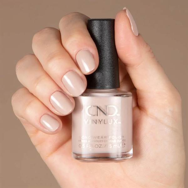 cnd vinylux silk slip dress SMALTO CND VINYLUX Silk Slip Dress, Colore Best Sellers, Si chiama VINYLUX  ed è lo smalto settimanale rivoluzionario! 1 colore, 1 top coat, 7 giorni,  SMALTO TRADIZIONALE, Il nostro Catalogo Prodotti, CND™ Italia